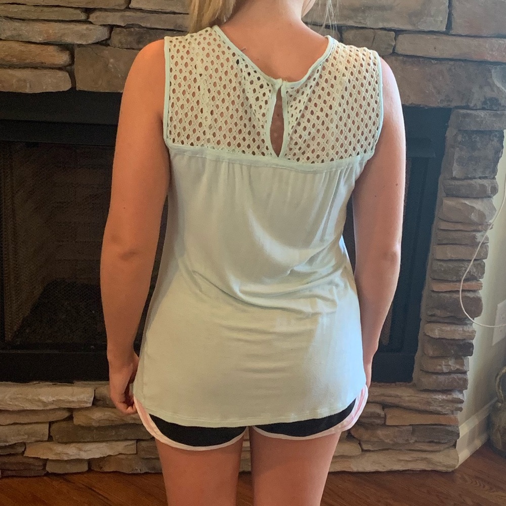 Lace patterned tank - Picture 3 of 4